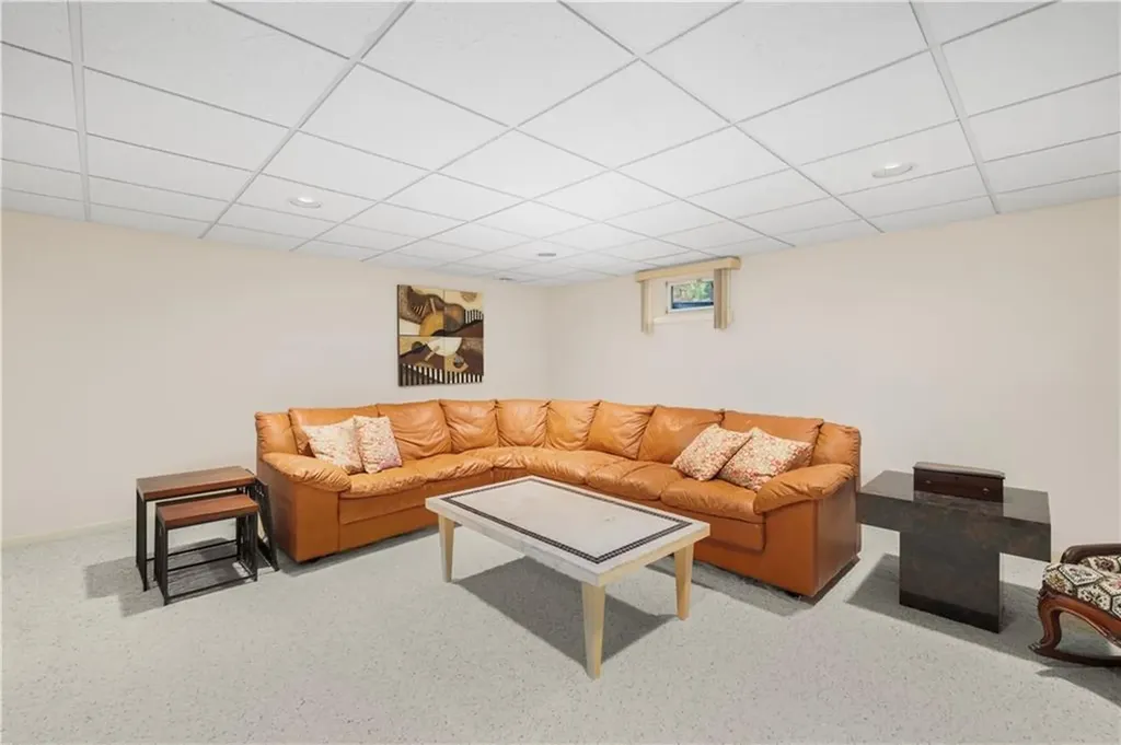 250 Larchwood Drive Warwick RI 02886