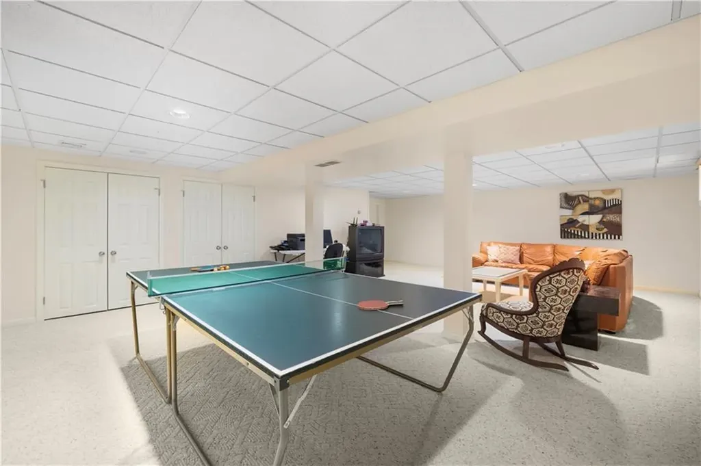 250 Larchwood Drive Warwick RI 02886