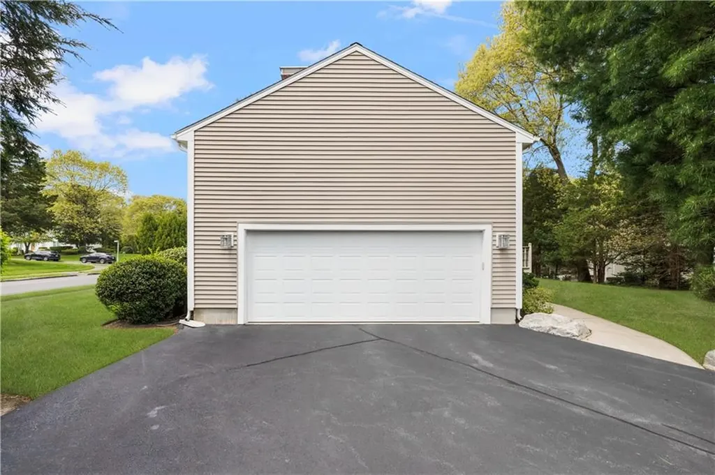 250 Larchwood Drive Warwick RI 02886