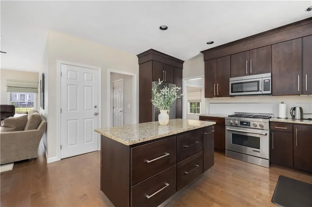 250 Larchwood Drive Warwick RI 02886