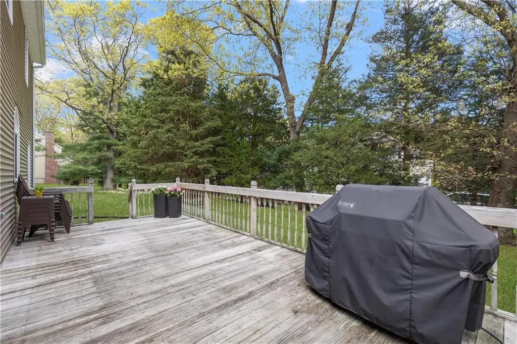 250 Larchwood Drive Warwick RI 02886