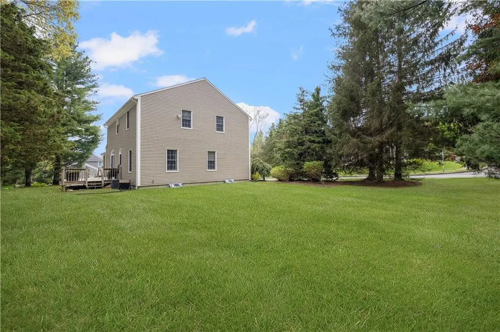 250 Larchwood Drive Warwick RI 02886
