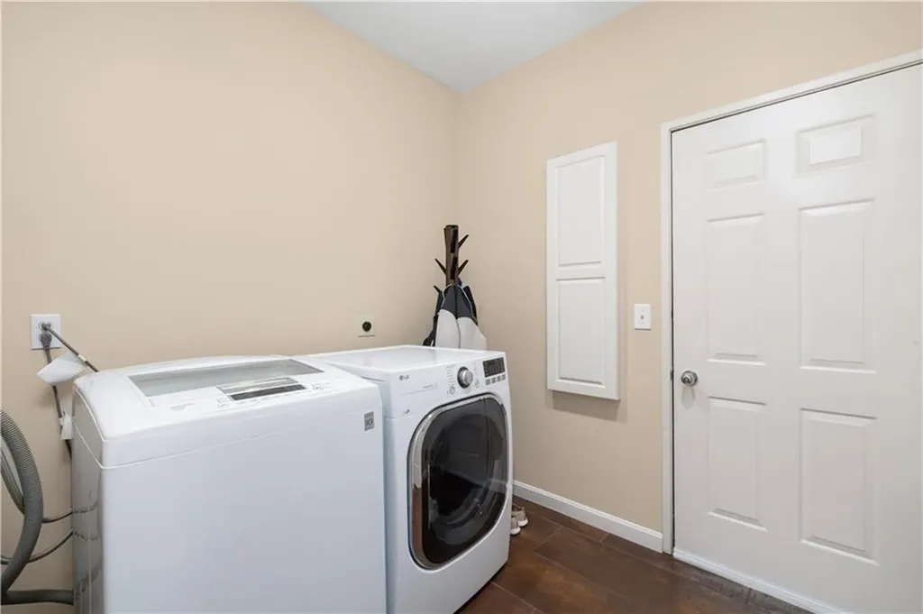 250 Larchwood Drive Warwick RI 02886