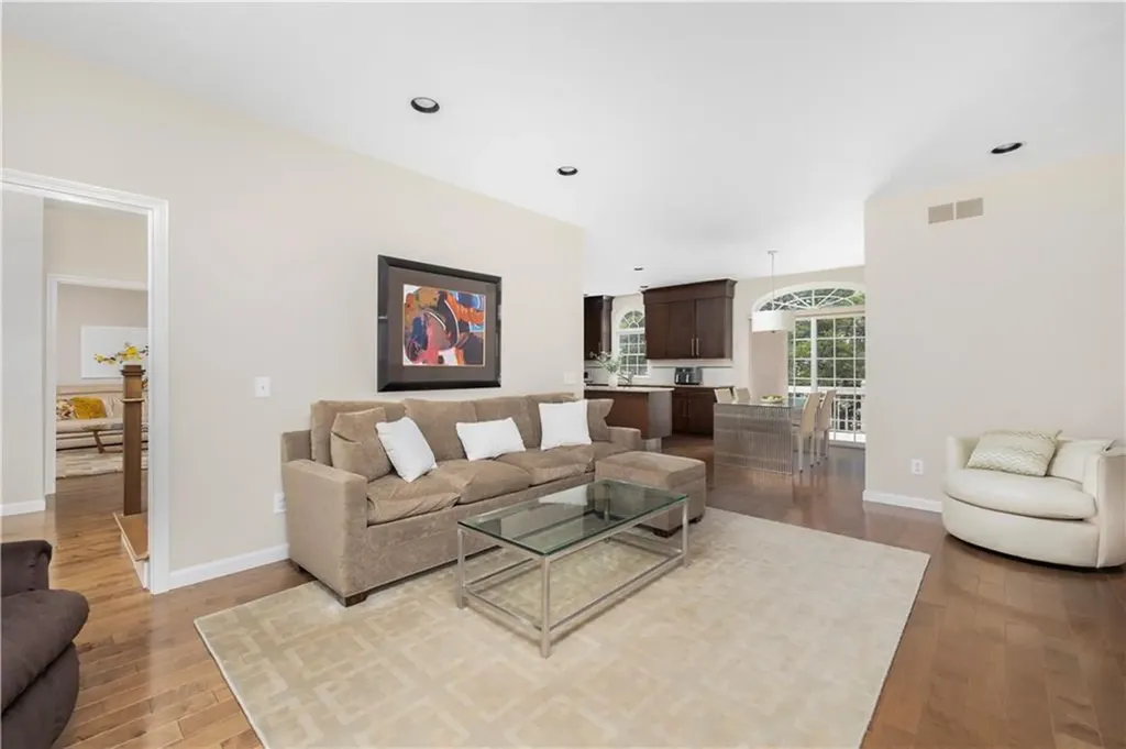 250 Larchwood Drive Warwick RI 02886