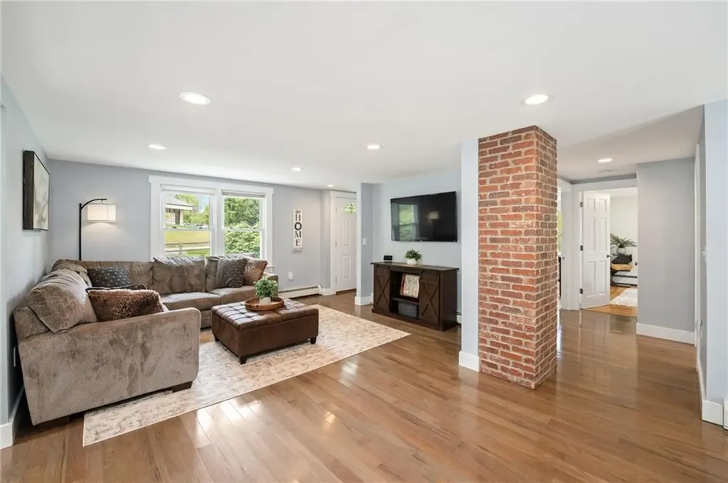 283 Old County Road Smithfield RI 02917