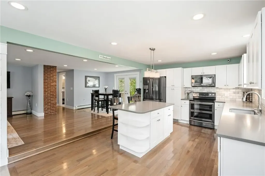 283 Old County Road Smithfield RI 02917