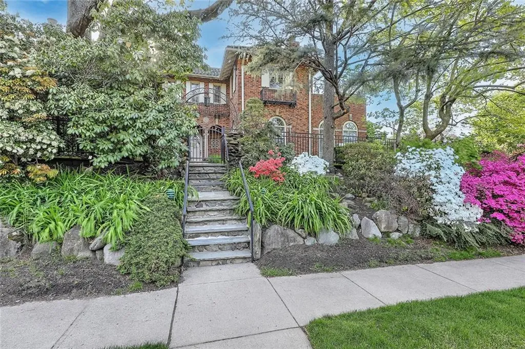 612 Elmgrove Avenue Providence RI 02906