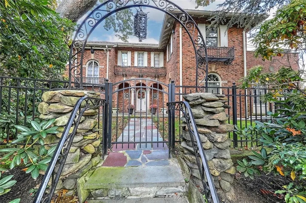 612 Elmgrove Avenue Providence RI 02906