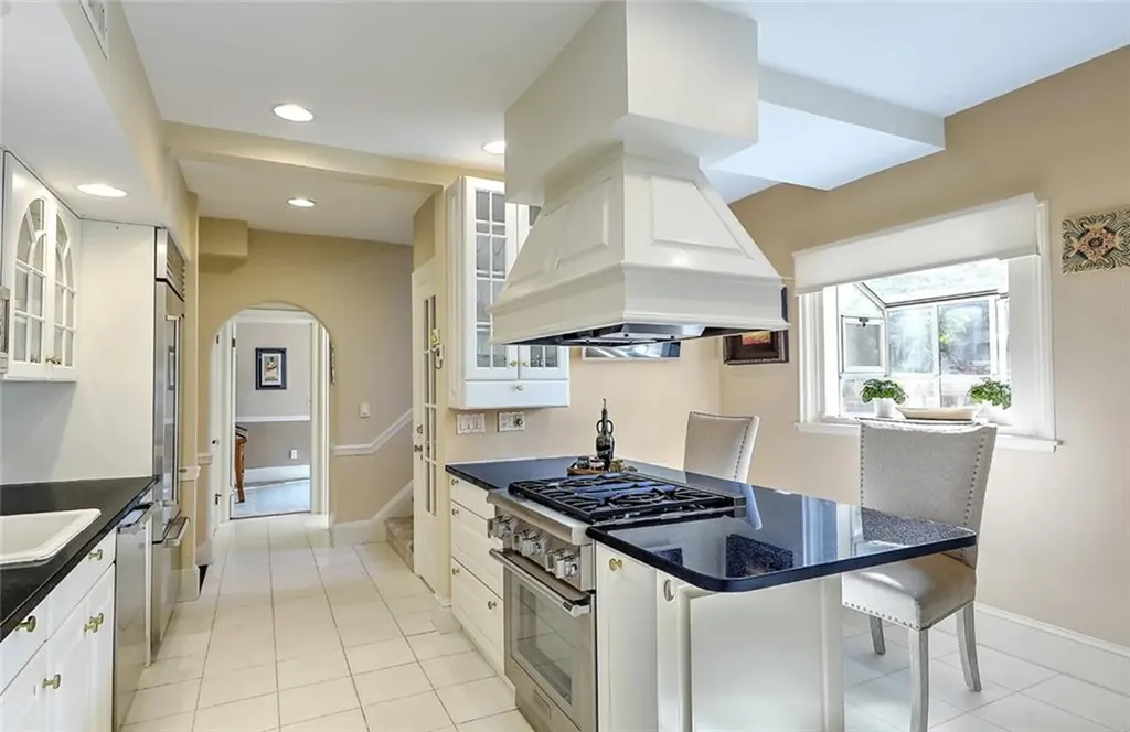612 Elmgrove Avenue Providence RI 02906