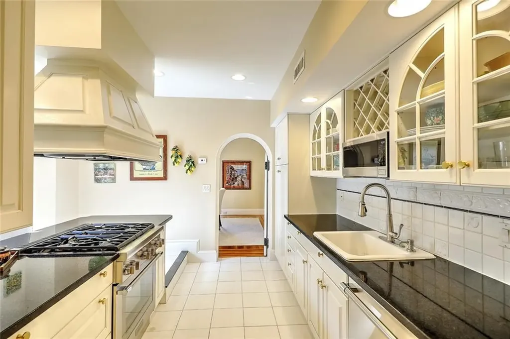 612 Elmgrove Avenue Providence RI 02906