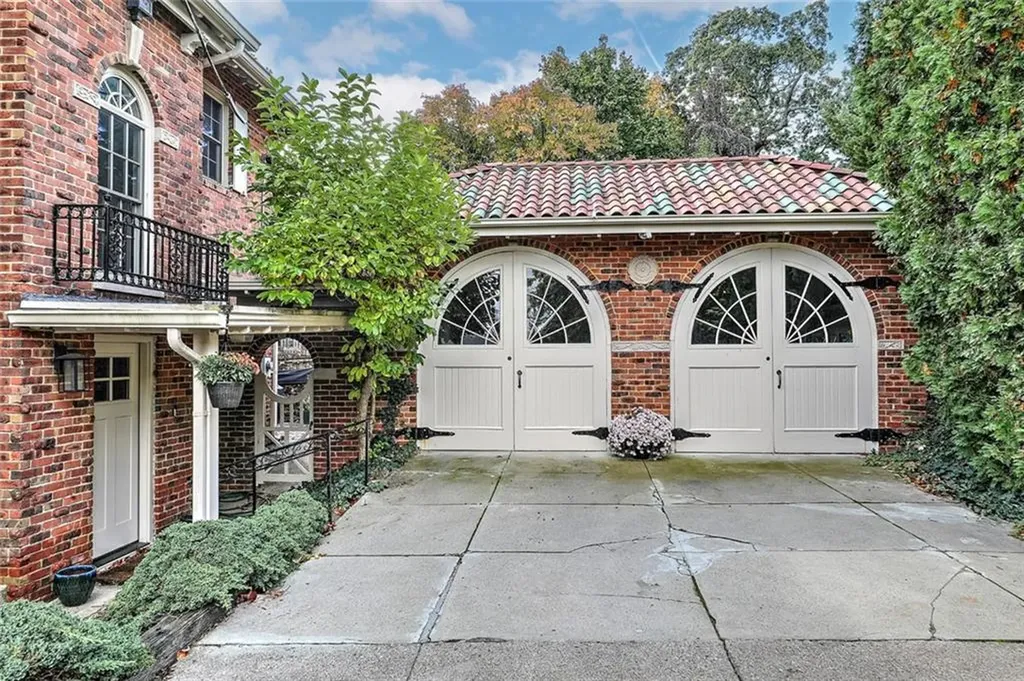 612 Elmgrove Avenue Providence RI 02906