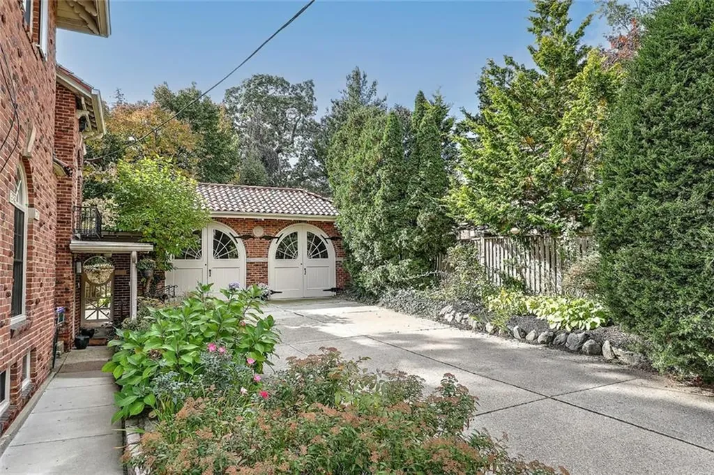 612 Elmgrove Avenue Providence RI 02906