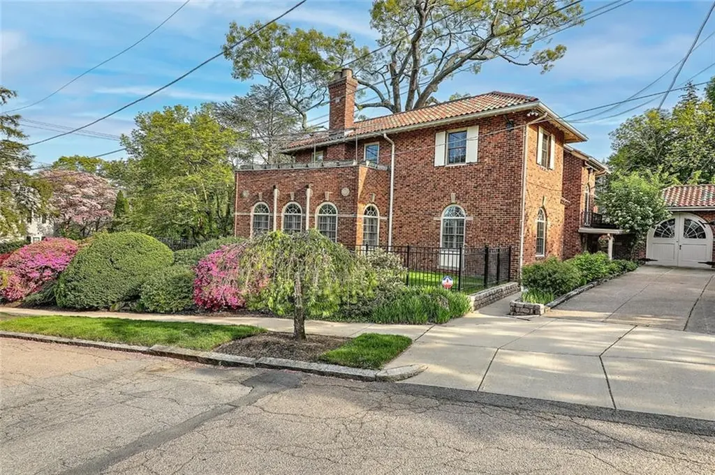 612 Elmgrove Avenue Providence RI 02906