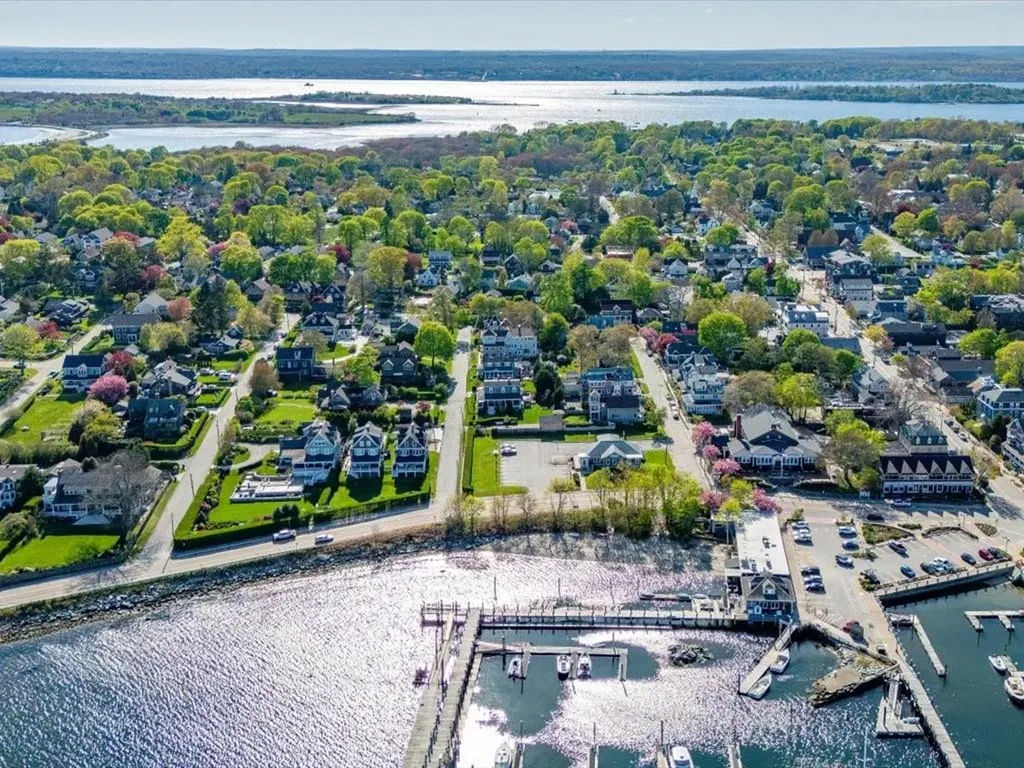 24 Clinton Avenue Jamestown RI 02835