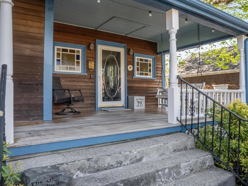 24 Clinton Avenue Jamestown RI 02835