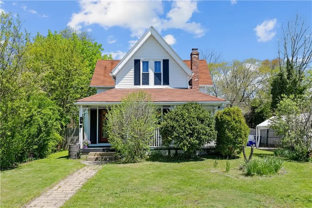 13 Oak Street Hopkinton RI 02804