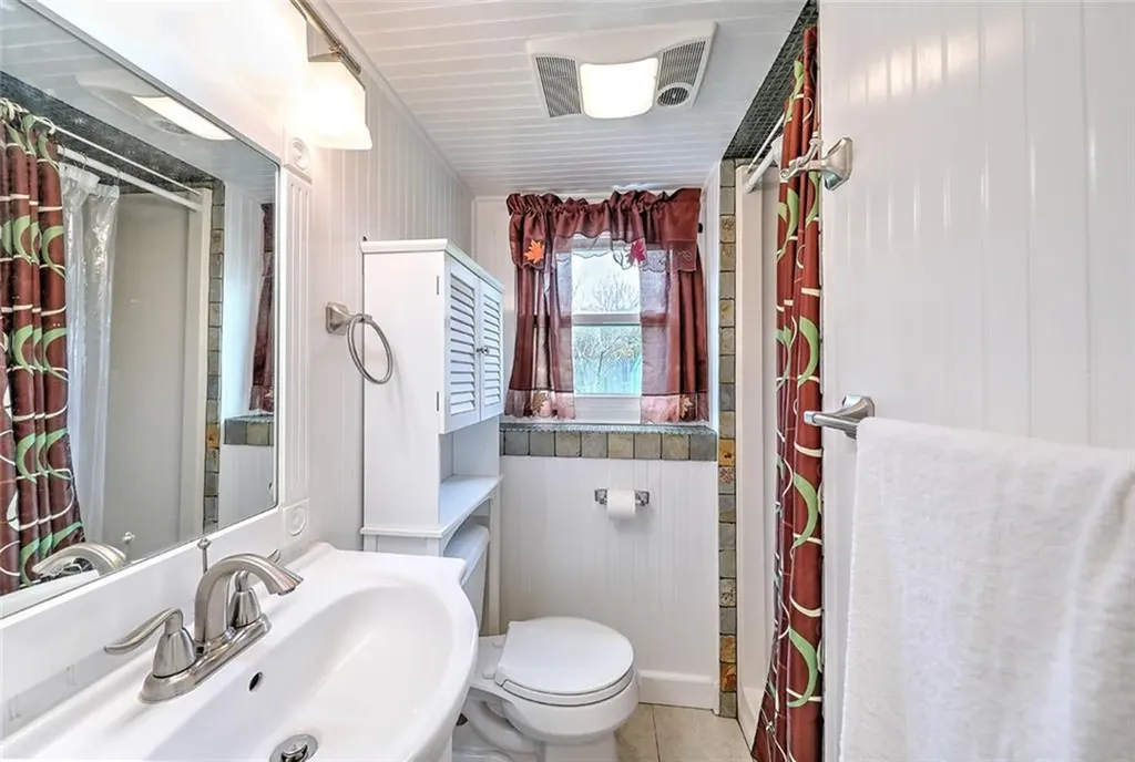 1160 Aquidneck Avenue Middletown RI 02842