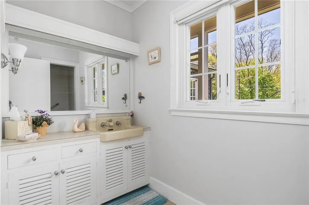 1400 Hope Street Bristol RI 02809