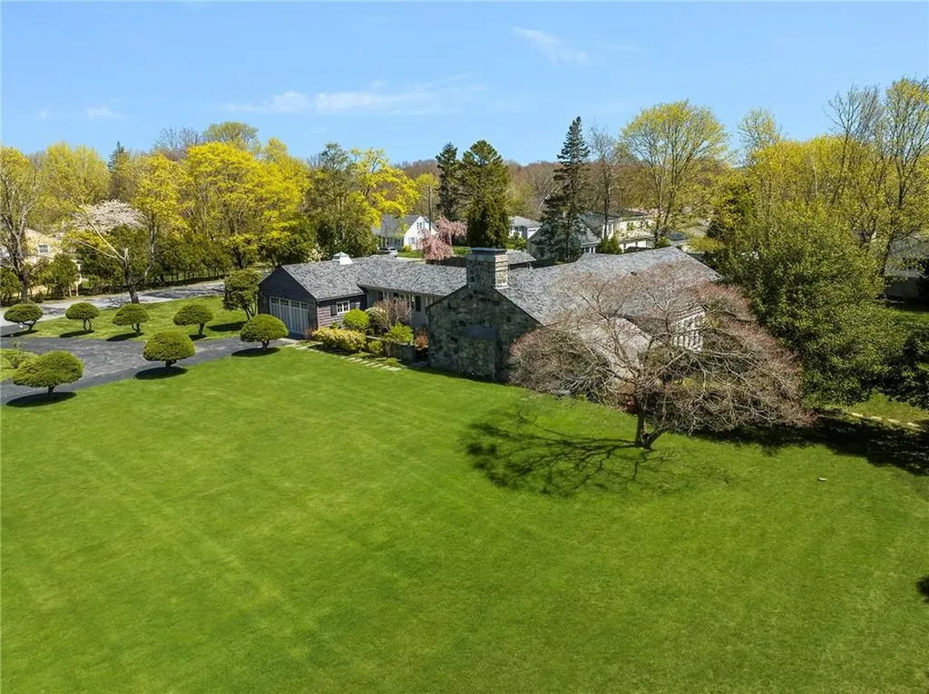 1400 Hope Street Bristol RI 02809