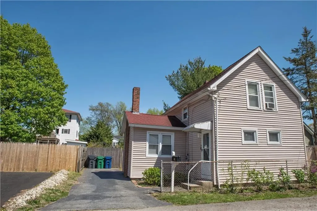 132 Uncas Street Warwick RI 02889
