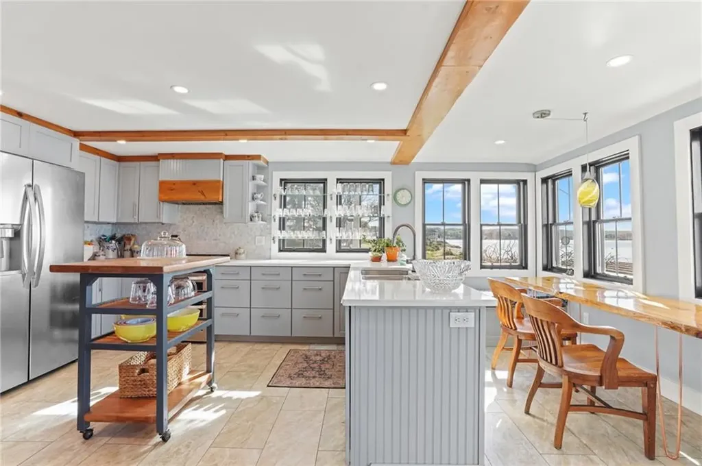 75 Fountain Avenue Portsmouth RI 02871