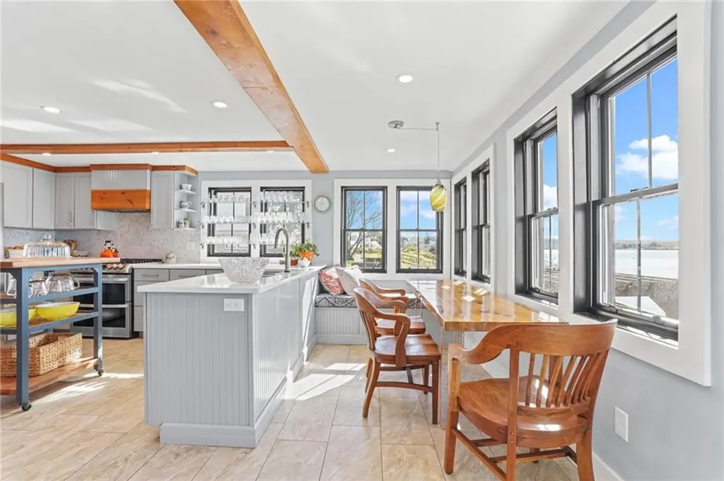 75 Fountain Avenue Portsmouth RI 02871