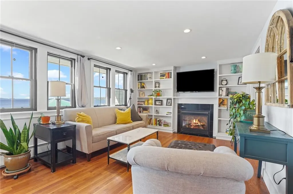 75 Fountain Avenue Portsmouth RI 02871