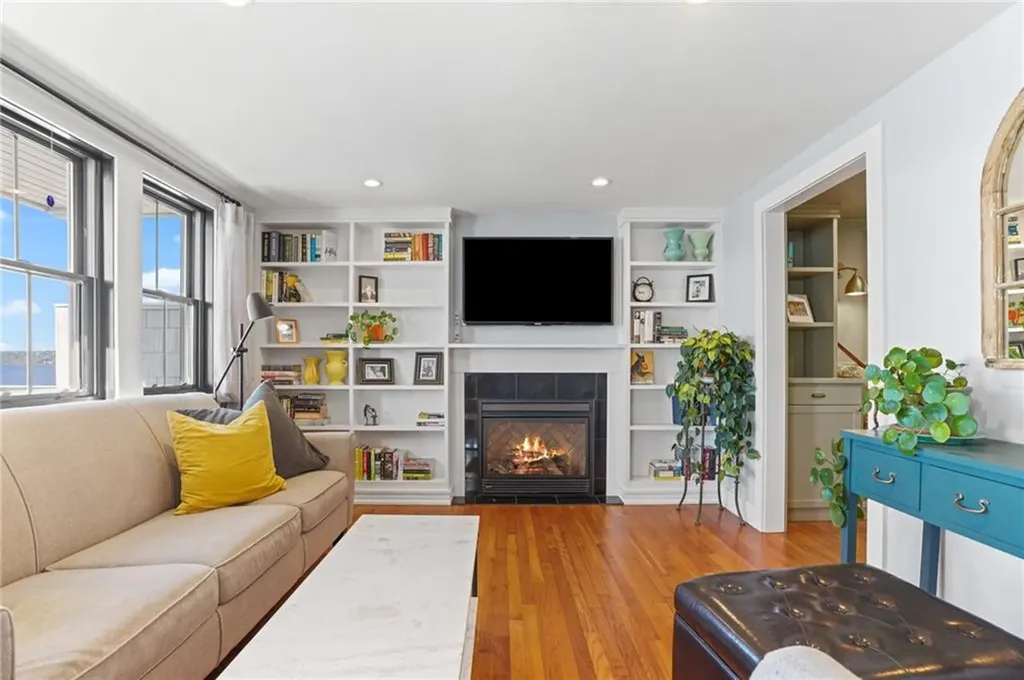75 Fountain Avenue Portsmouth RI 02871