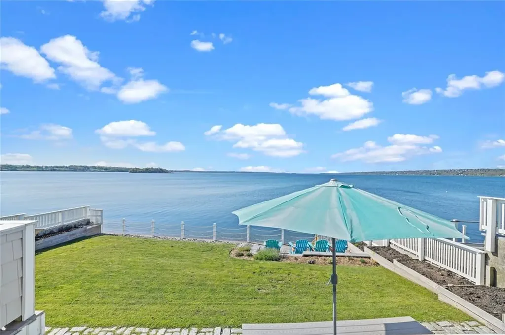 75 Fountain Avenue Portsmouth RI 02871