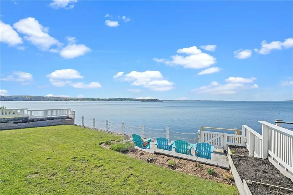 75 Fountain Avenue Portsmouth RI 02871