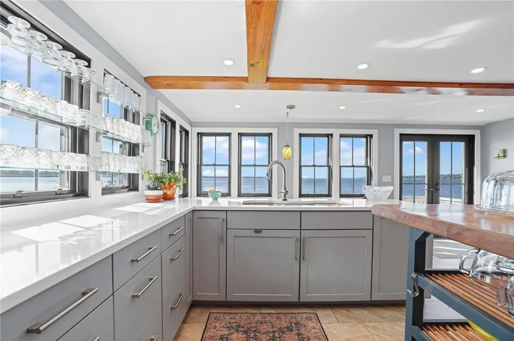 75 Fountain Avenue Portsmouth RI 02871