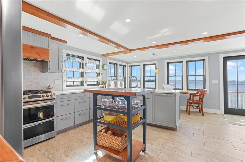 75 Fountain Avenue Portsmouth RI 02871