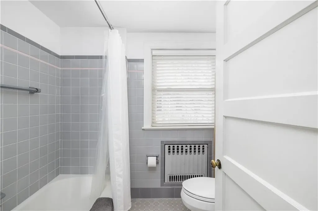 64 Bateman Avenue Newport RI 02840