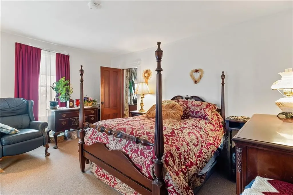 906 East Main Road Portsmouth RI 02871