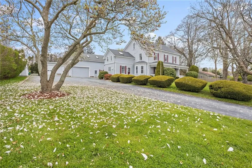 906 East Main Road Portsmouth RI 02871