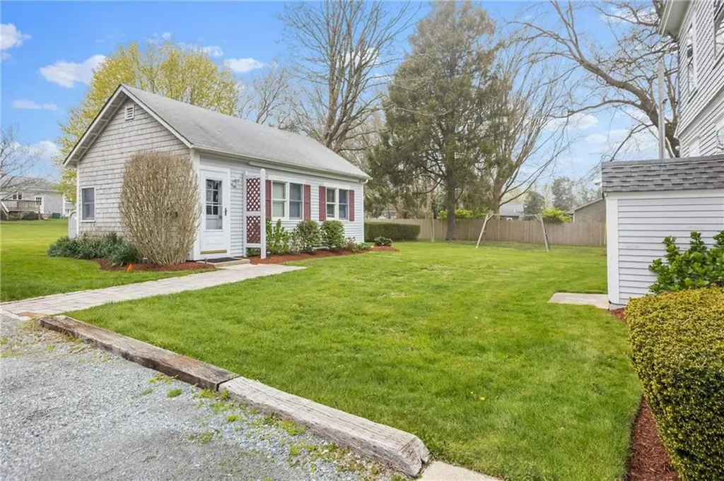 906 East Main Road Portsmouth RI 02871