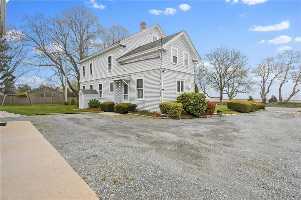 906 East Main Road Portsmouth RI 02871