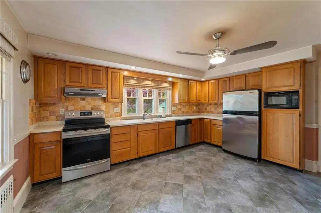 327 State Street Bristol RI 02809