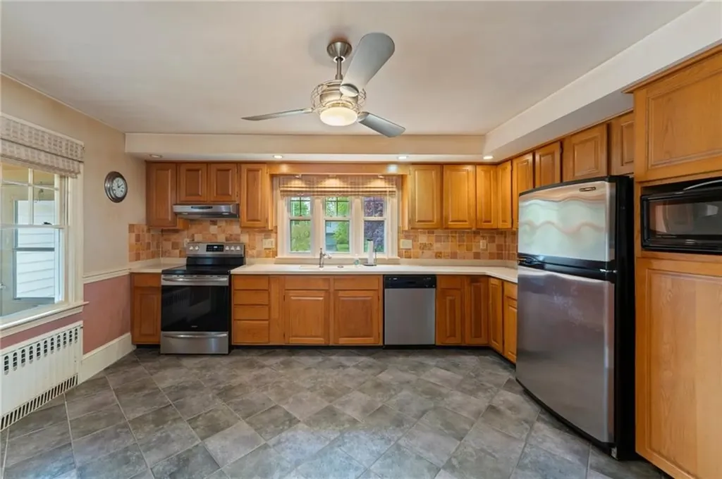 327 State Street Bristol RI 02809