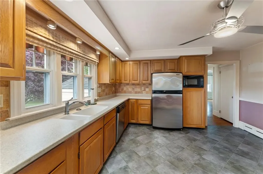 327 State Street Bristol RI 02809