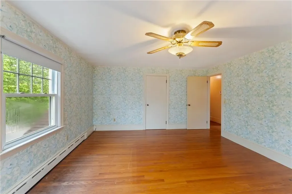 327 State Street Bristol RI 02809