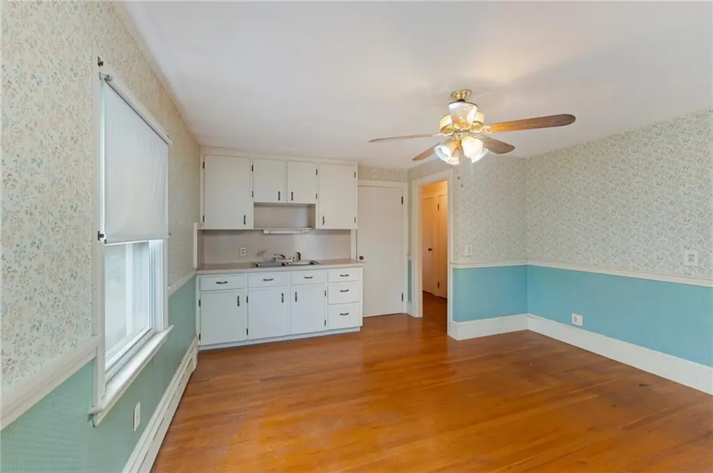 327 State Street Bristol RI 02809