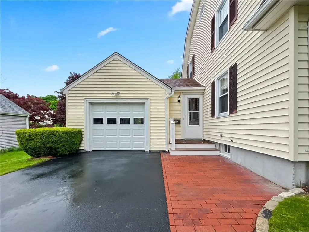 327 State Street Bristol RI 02809