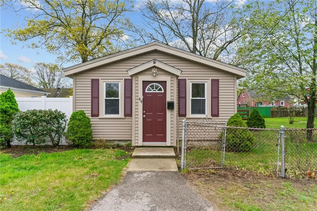 44 Northup Street Warwick RI 02889