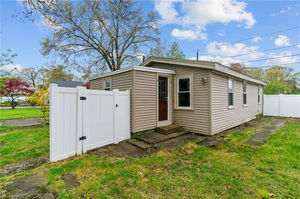 44 Northup Street Warwick RI 02889