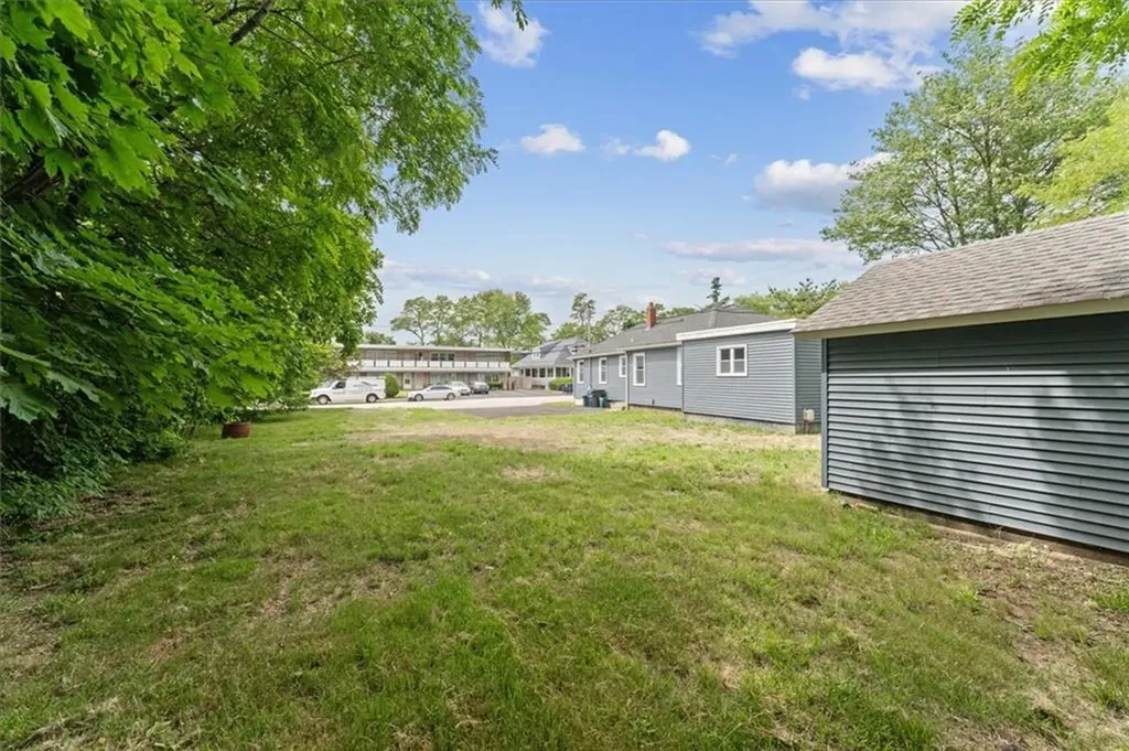 17 Bellevue Avenue Warwick RI 02888