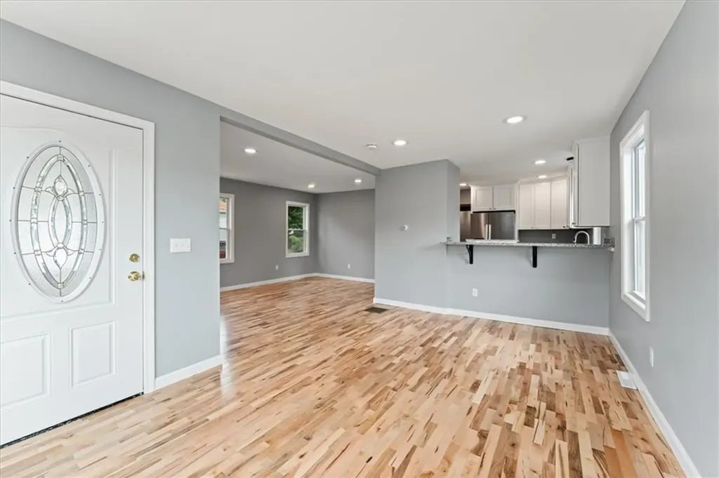 17 Bellevue Avenue Warwick RI 02888