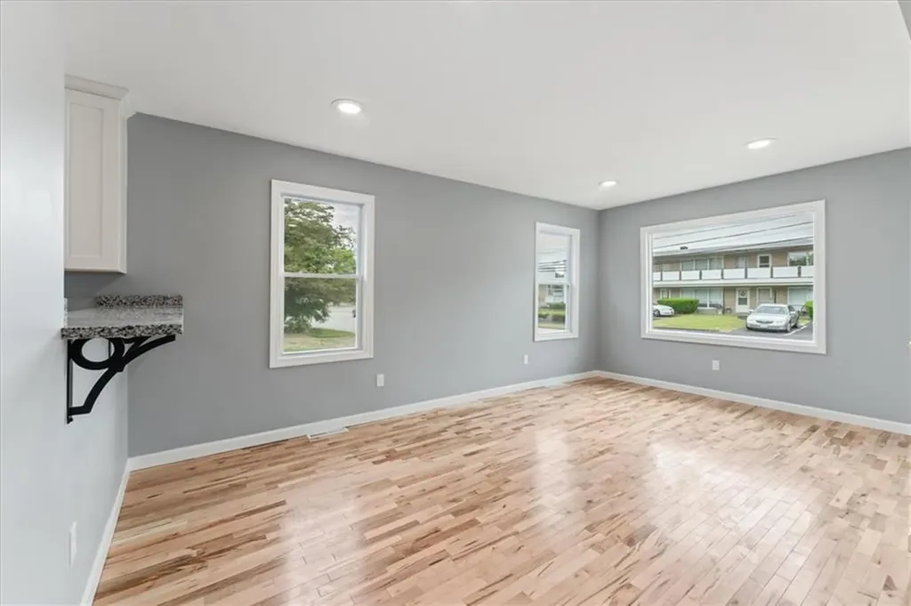17 Bellevue Avenue Warwick RI 02888