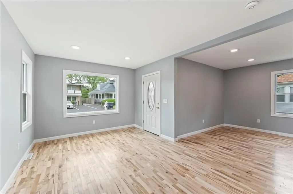 17 Bellevue Avenue Warwick RI 02888