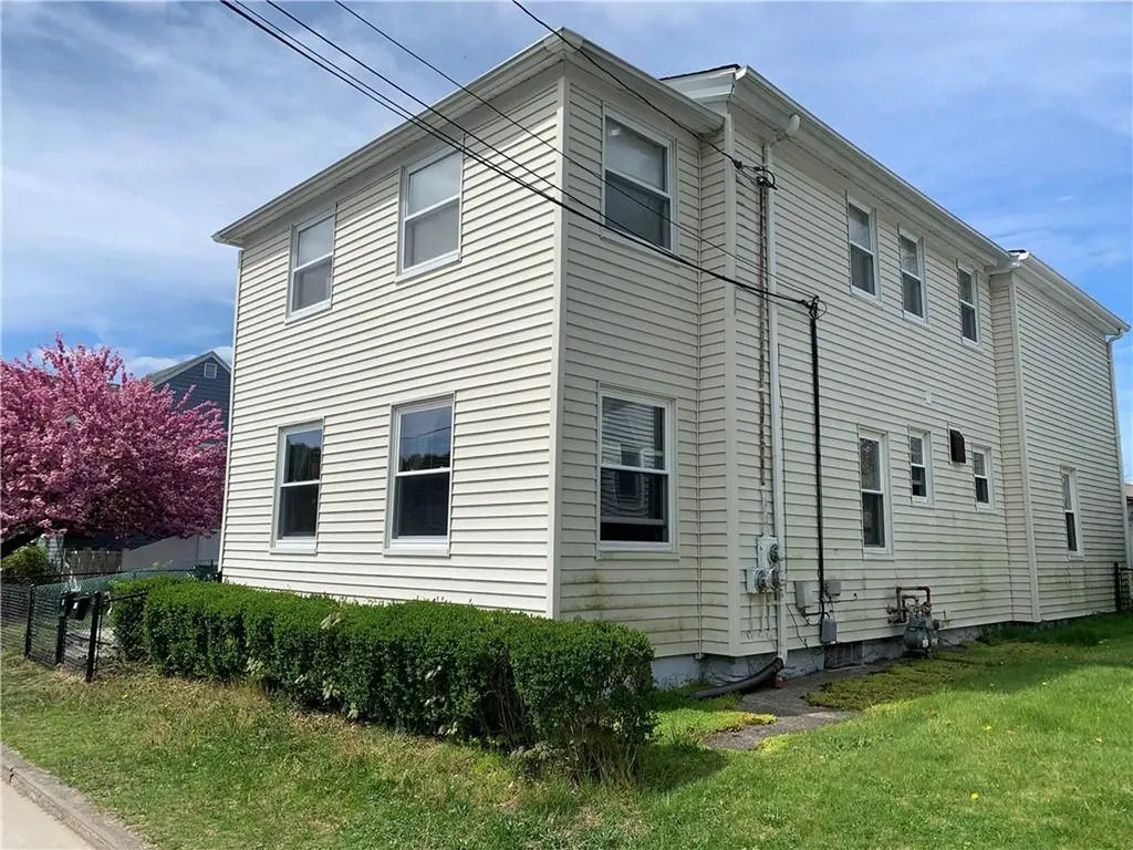 8 10 S Cornell Avenue Warren RI 02885